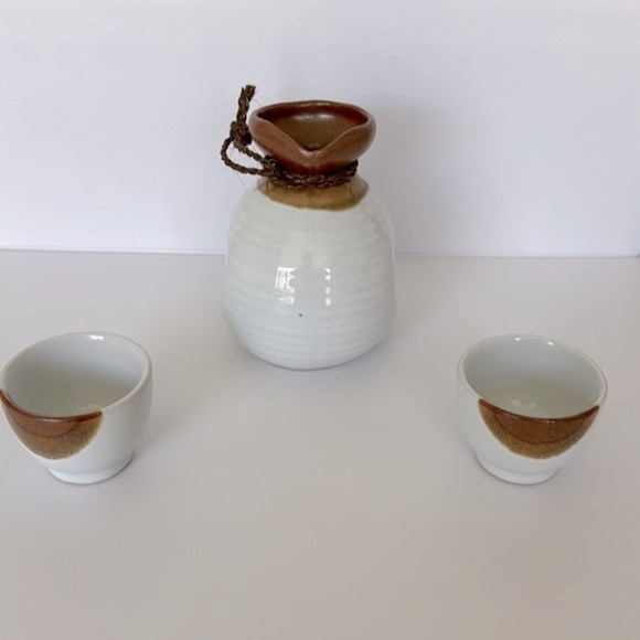 A set of two sake cups with a sumo wrestling ring two sake cups Kyugoro Jinmaku - Picture 8 of 8